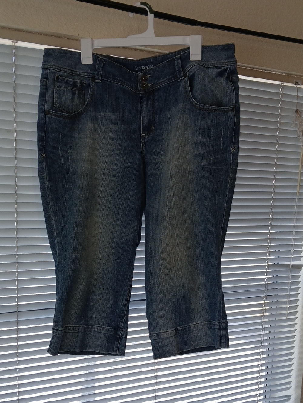 Lane Bryant 18 Medium Blue Wash 5-pocket Cropped Stretch Jeans